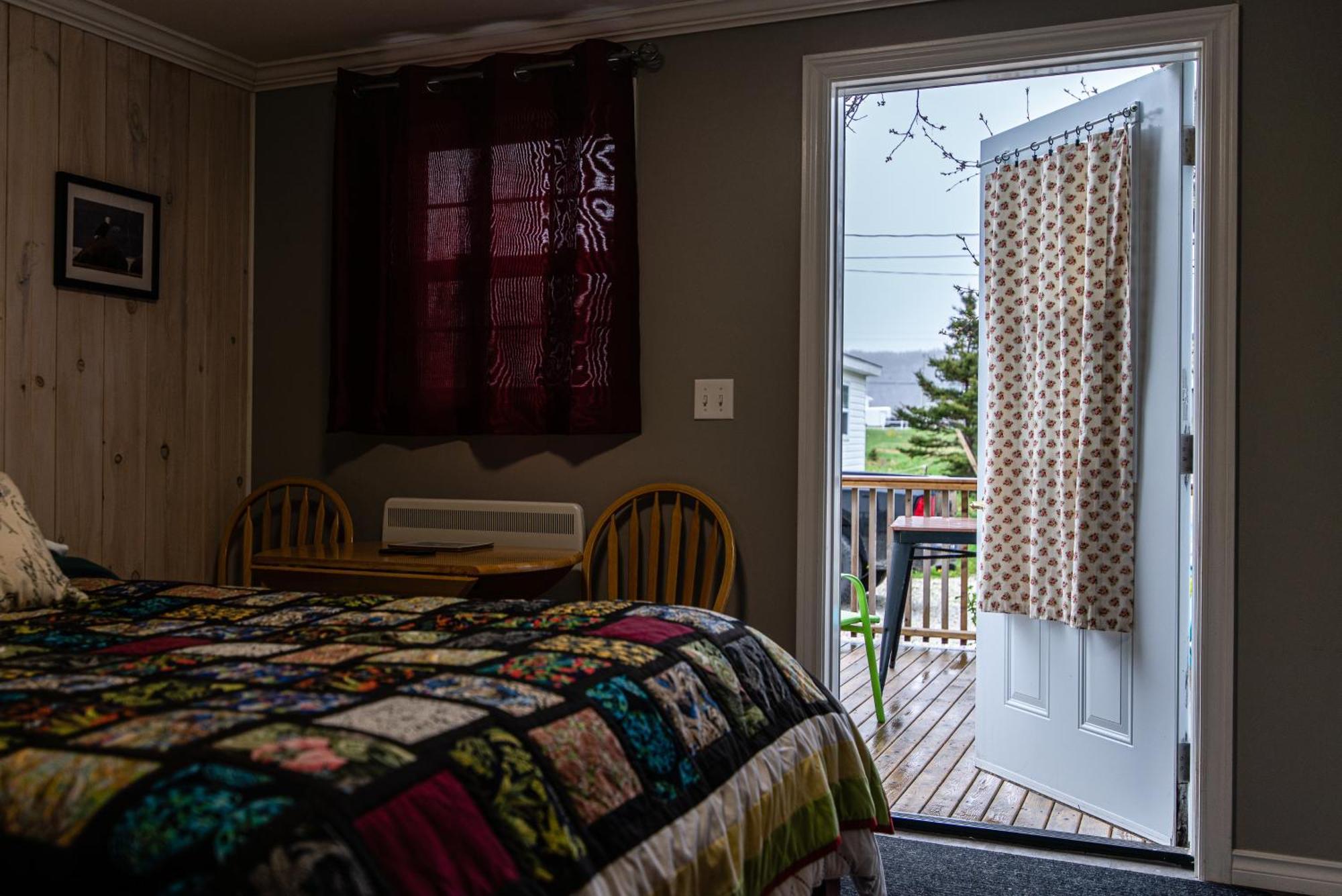 Bed & Breakfast Out East -